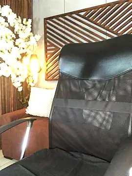 Snapshot of B_Wild chatting on November 14, 3:38 am B Wild online show from November 14, 3:38 am