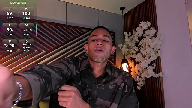 Snapshot of B_Wild chatting on November 16, 4:51 am B Wild online show from November 16, 4:51 am