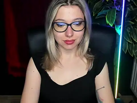 loveHeidi online show from June 9, 4:57 am
