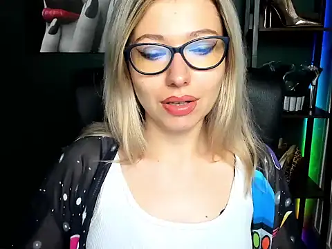 loveHeidi online show from June 30, 4:35 am