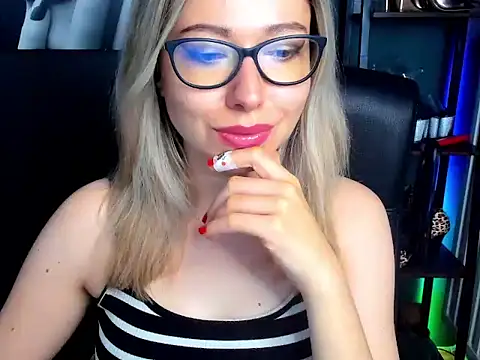 loveHeidi online show from July 8, 9:03 am