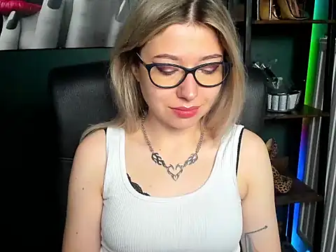 loveHeidi online show from July 15, 4:29 am