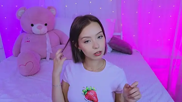 Snapshot of LumMina chatting on September 13, 9:53 am LumMina online show from September 13, 9:53 am