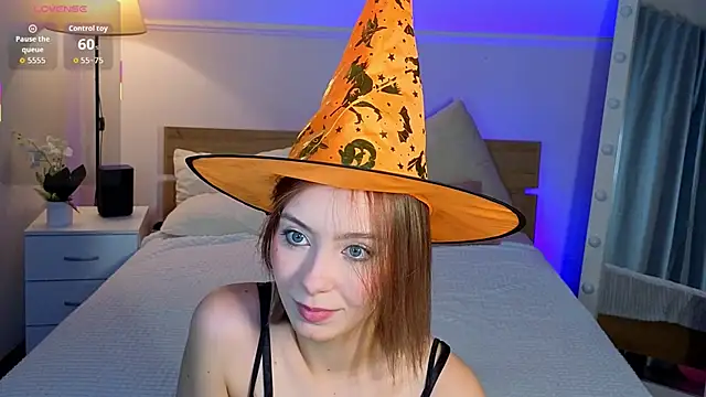 Snapshot of LumMina chatting on November 3, 9:54 am LumMina online show from November 3, 9:54 am