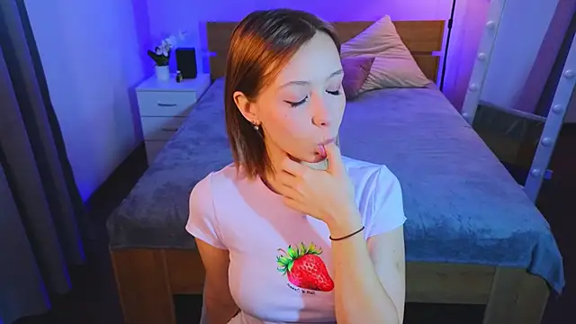 Snapshot of LumMina chatting on December 3, 1:09 pm LumMina online show from December 3, 1:09 pm