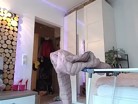 Snapshot of story_of_sarah chatting on September 13, 3:45 pm story of sarah online show from September 13, 3:45 pm