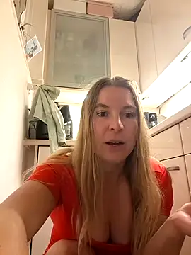 Snapshot of story_of_sarah chatting on October 9, 4:49 pm story of sarah online show from October 9, 4:49 pm