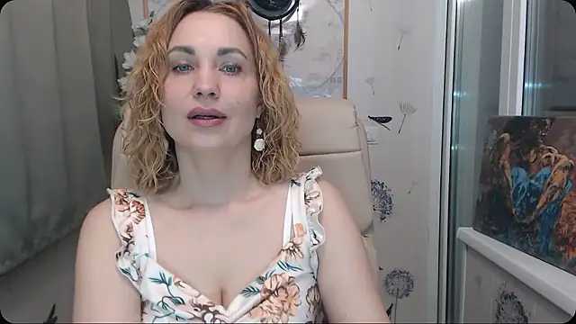 KatrinAlluring online show from January 12, 4:39 am