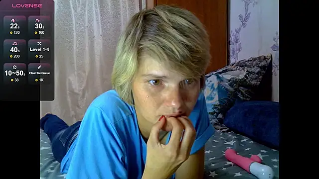 Snapshot of SaraSnow_ chatting on September 15, 5:57 pm SaraSnow  online show from September 15, 5:57 pm
