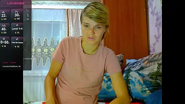 Snapshot of SaraSnow_ chatting on September 25, 6:11 pm SaraSnow  online show from September 25, 6:11 pm
