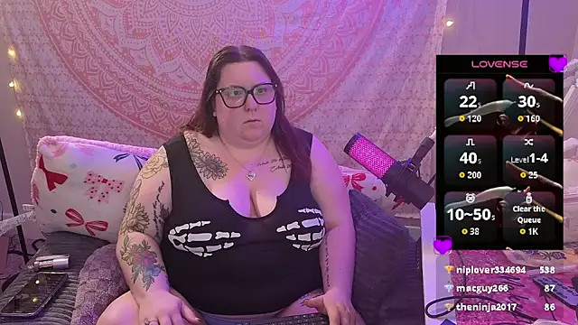 brookenicole3003 online show from May 7, 7:47 am