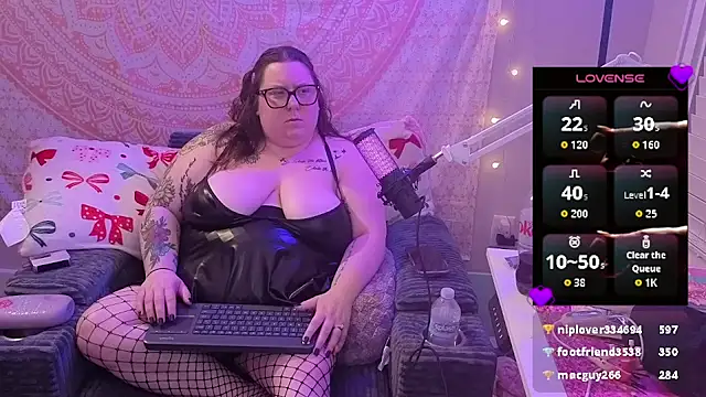 brookenicole3003 online show from May 10, 4:50 am