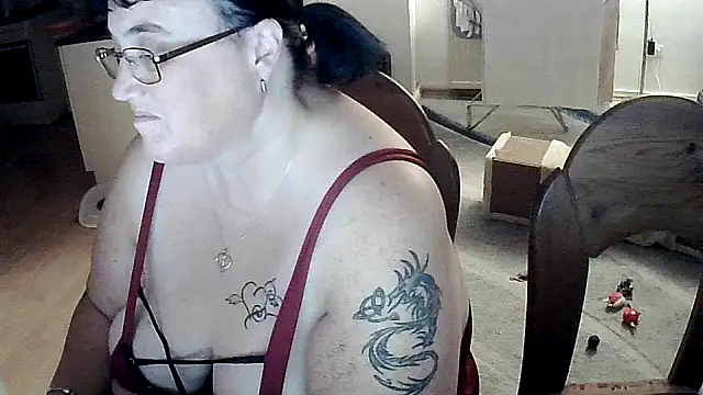 Snapshot of Minou1610 chatting on October 2, 6:48 pm Minou1610 online show from October 2, 6:48 pm