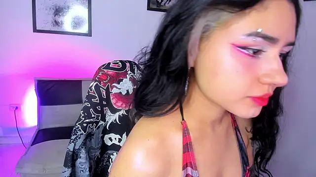 GwenHazel online show from September 10, 11:32 am