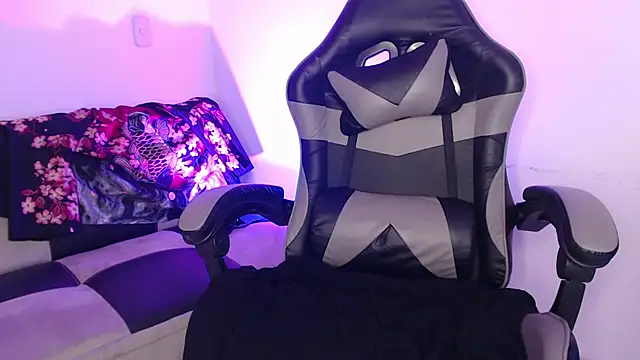 GwenHazel online show from October 22, 11:43 am