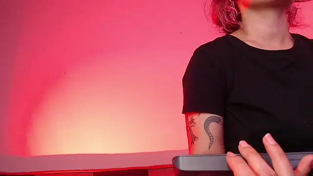 GwenHazel online show from November 19, 11:10 am