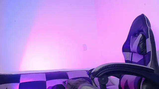 GwenHazel online show from December 1, 11:26 am