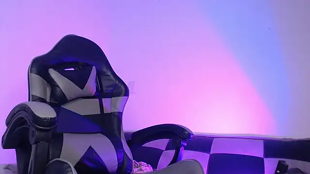 GwenHazel online show from December 3, 11:41 am