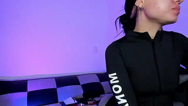 GwenHazel online show from December 5, 11:19 am