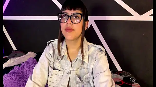 Snapshot of Melody_dreams chatting on October 3, 10:29 pm Melody dreams online show from October 3, 10:29 pm