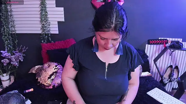 Snapshot of kinky_momm chatting on July 10, 3:14 pm kinky momm online show from July 10, 3:14 pm