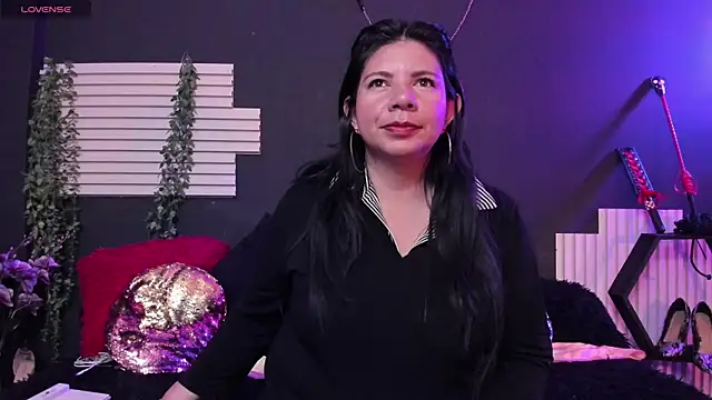 Snapshot of kinky_momm chatting on July 17, 3:39 pm kinky momm online show from July 17, 3:39 pm