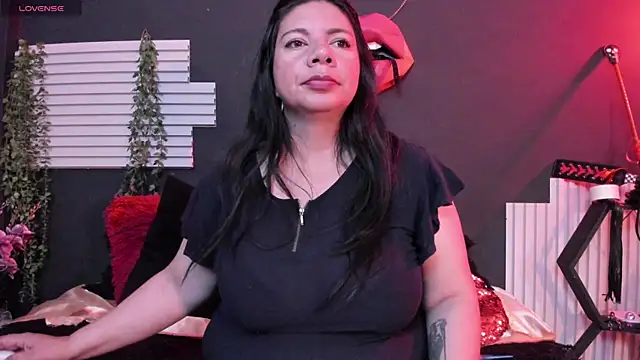 Snapshot of kinky_momm chatting on July 29, 3:21 pm kinky momm online show from July 29, 3:21 pm
