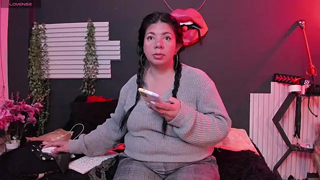 Snapshot of kinky_momm chatting on August 4, 2:52 pm kinky momm online show from August 4, 2:52 pm