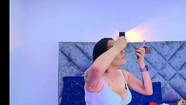 Shantey Laurent online show from October 13, 2:06 pm