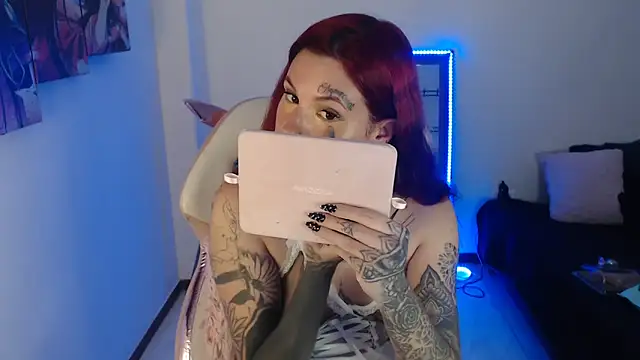 Maddy Vicius19 online show from November 18, 9:08 pm