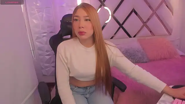 Snapshot of Issa_Moon_ chatting on October 1, 2:12 pm Issa Moon online show from October 1, 2:12 pm