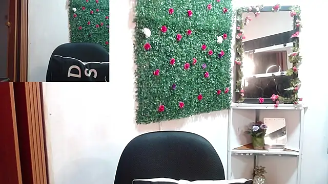 Snapshot of MIA__SPENCER chatting on September 10, 12:05 pm MIA SPENCER online show from September 10, 12:05 pm