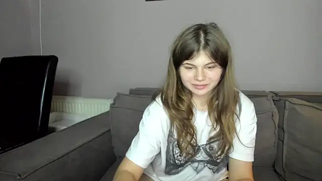 Snapshot of Lilly_Jess chatting on November 18, 6:45 pm Lilly Jess online show from November 18, 6:45 pm