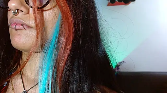 Snapshot of carolinerue chatting on November 24, 7:13 pm carolinerue online show from November 24, 7:13 pm