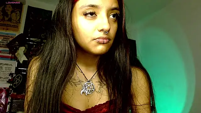 carolinerue online show from April 30, 8:31 am
