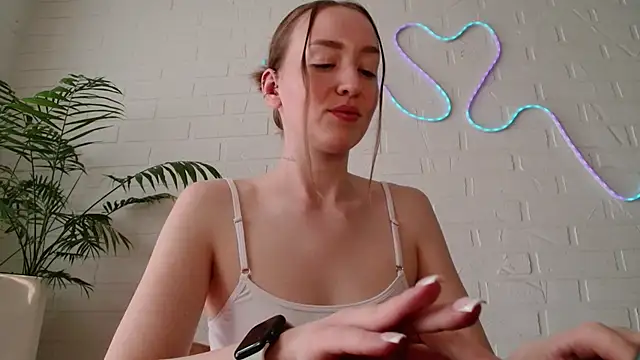 Snapshot of WhitePrincessLuna chatting on May 8, 1:05 pm WhitePrincessLuna online show from May 8, 1:05 pm