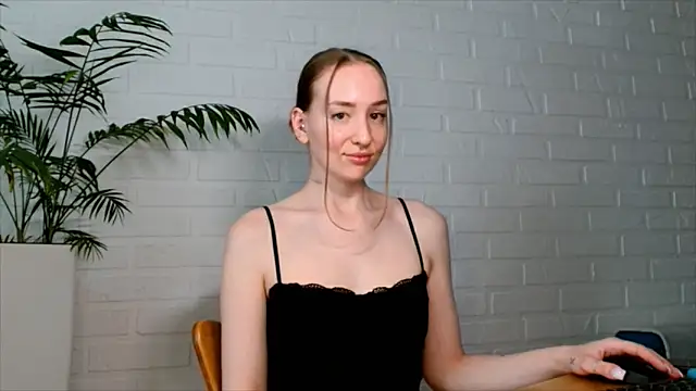 Snapshot of WhitePrincessLuna chatting on June 18, 2:32 pm WhitePrincessLuna online show from June 18, 2:32 pm