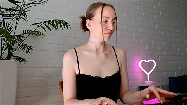 Snapshot of WhitePrincessLuna chatting on June 28, 12:00 pm WhitePrincessLuna online show from June 28, 12:00 pm