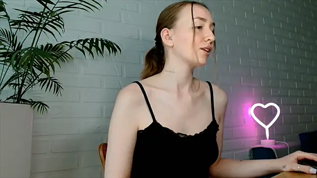 Snapshot of WhitePrincessLuna chatting on July 2, 1:06 pm WhitePrincessLuna online show from July 2, 1:06 pm