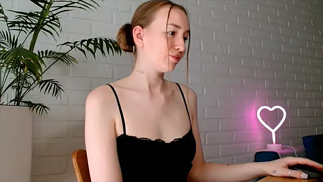 Snapshot of WhitePrincessLuna chatting on July 6, 12:35 pm WhitePrincessLuna online show from July 6, 12:35 pm
