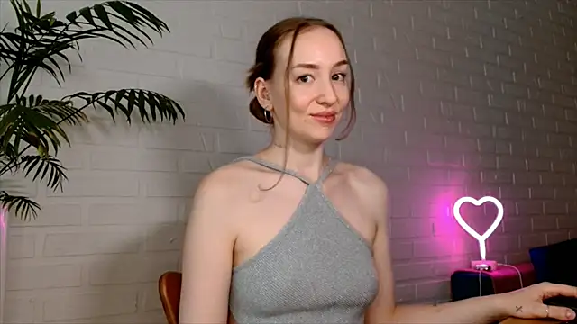 Snapshot of WhitePrincessLuna chatting on August 4, 2:19 pm WhitePrincessLuna online show from August 4, 2:19 pm