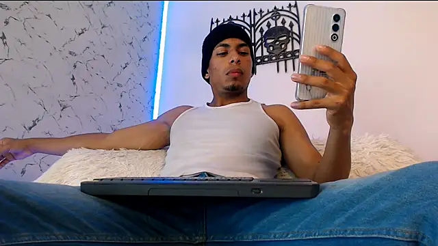 lorian vikel online show from October 21, 9:26 pm