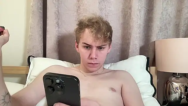 scottishtwink01 online show from September 19, 2:35 am
