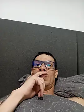 Snapshot of sebas_erl chatting on April 15, 12:39 am sebas erl online show from April 15, 12:39 am