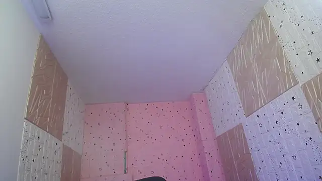 Snapshot of emmydurant chatting on December 14, 8:30 am emmydurant online show from December 14, 8:30 am