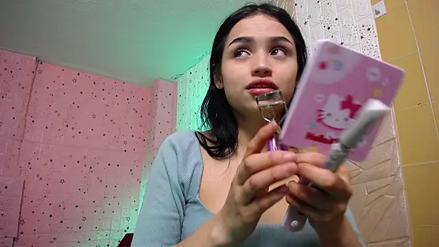 Snapshot of emmydurant chatting on December 18, 8:04 pm emmydurant online show from December 18, 8:04 pm