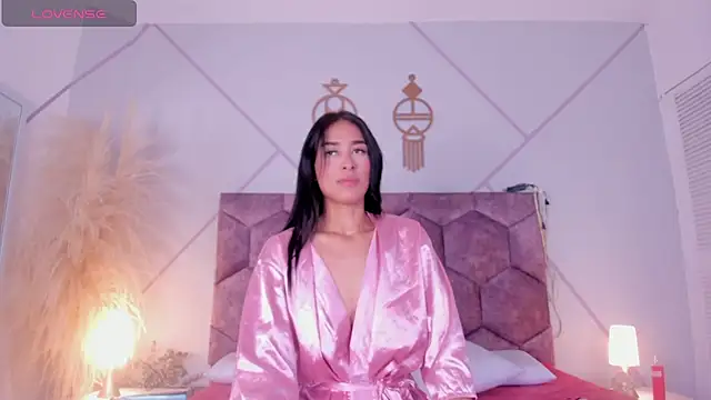 nicol giraldoo online show from April 28, 3:44 am