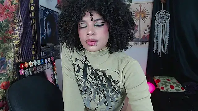 Snapshot of Raven_luv chatting on October 2, 10:17 pm Raven luv online show from October 2, 10:17 pm