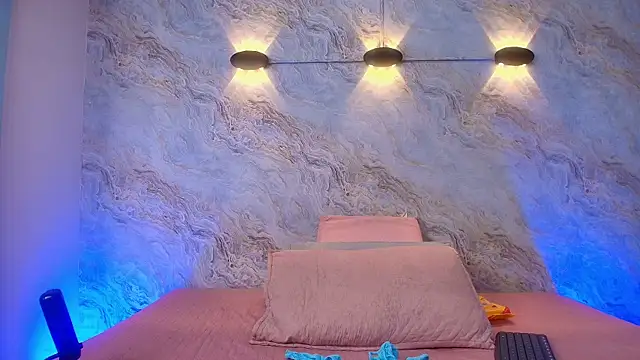 Snapshot of abbyrouss_ chatting on October 28, 3:10 am abbyrouss online show from October 28, 3:10 am