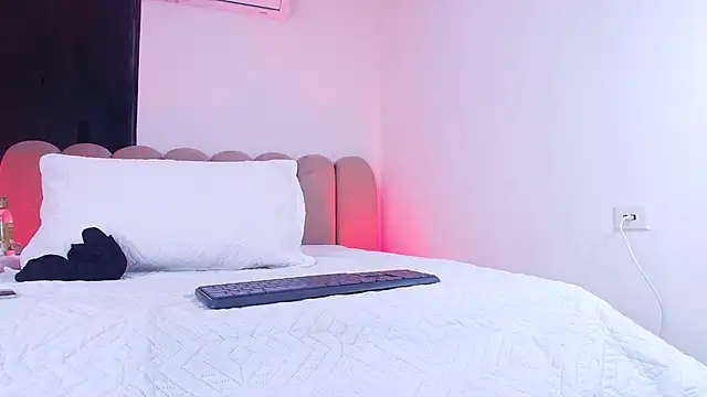 Snapshot of abbyrouss_ chatting on November 19, 3:06 am abbyrouss online show from November 19, 3:06 am